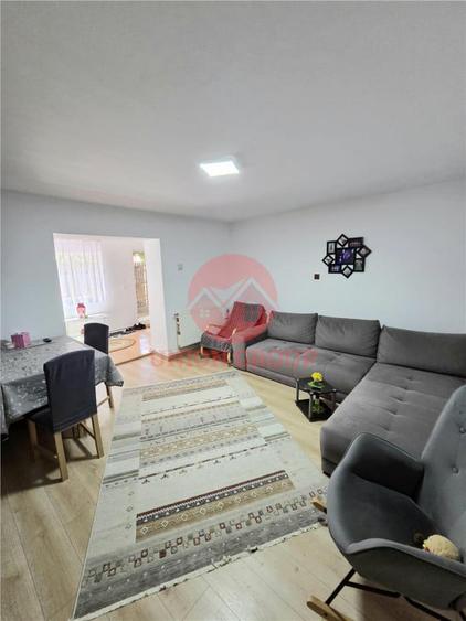 Casă cu 5 camere cu Teren 593 Mp în Central