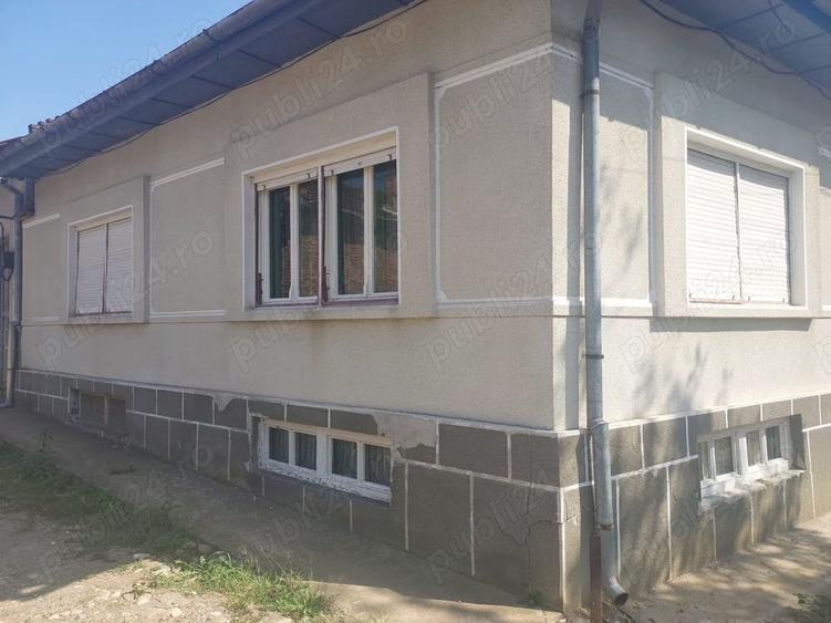 Casă cu 4 camere cu Teren 1862 Mp în Anina