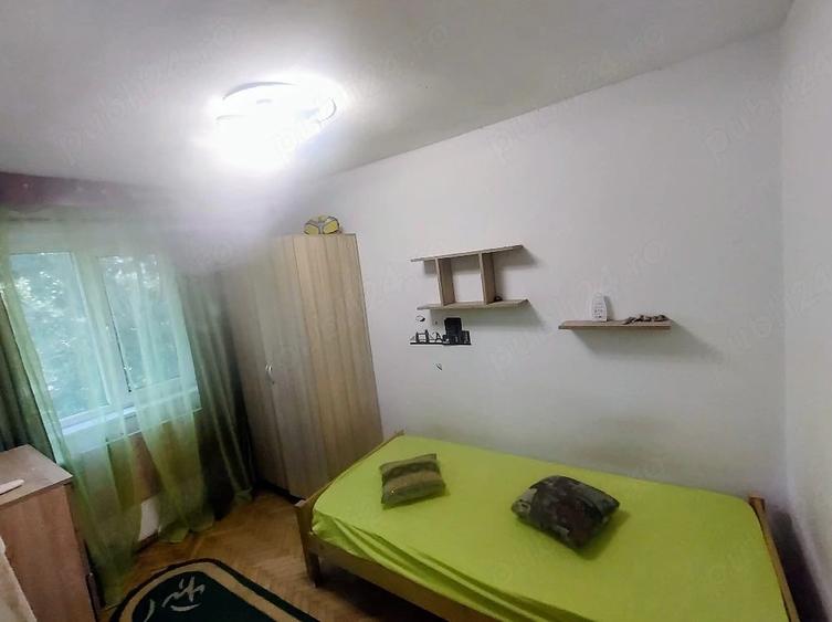 Apartament cu 3 camere semidecomandat în Micro 14