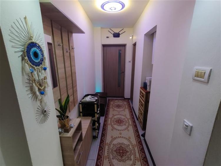 Apartament cu 3 camere semidecomandat în Central