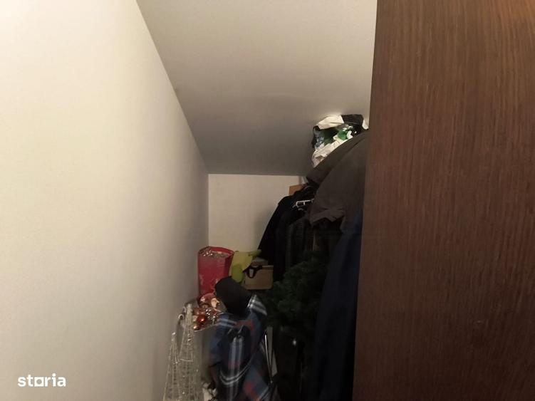 Apartament cu 4 camere în Roșu