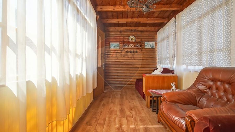 Casă cu 7 camere cu Teren 450 Mp în Central