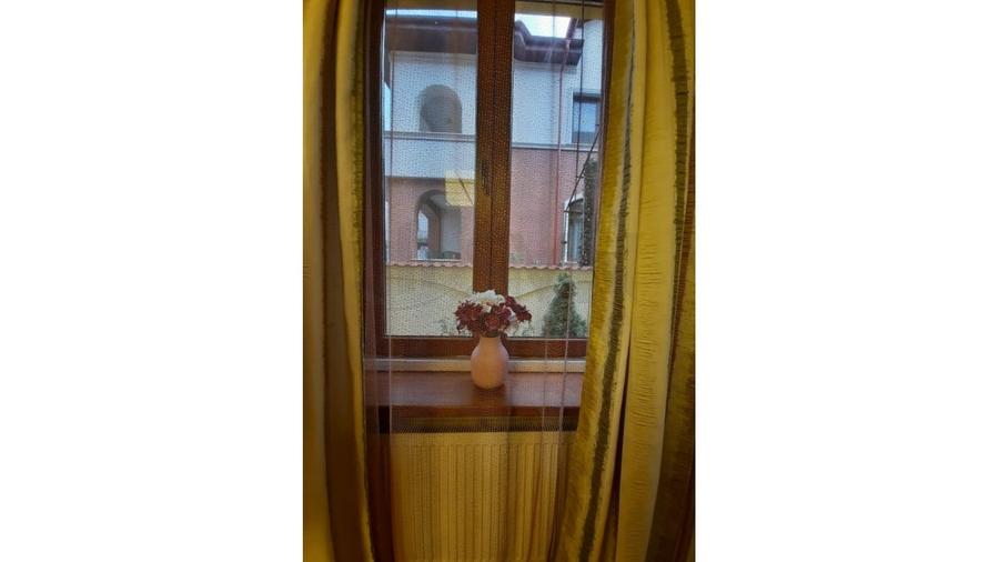 Casă individuală cu 10 camere cu Canalizare în P-ța Victoriei