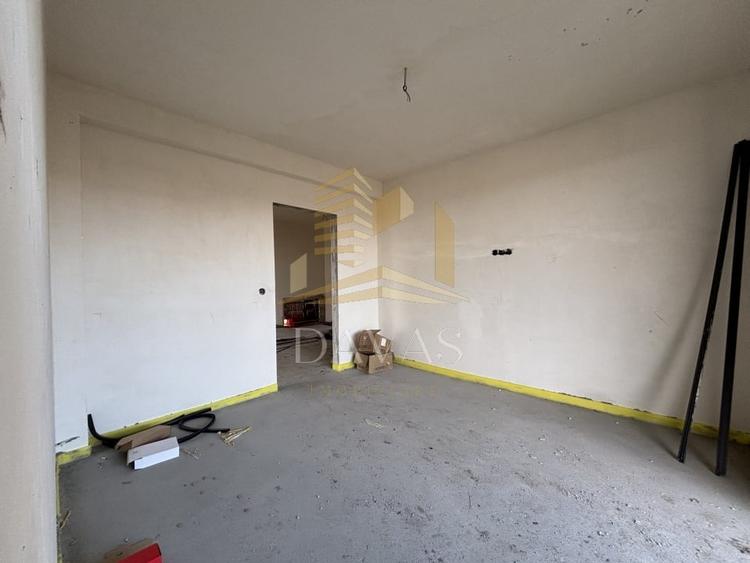 Apartament cu 3 camere semidecomandat în Baciu