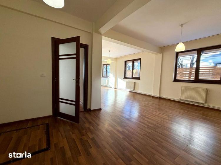 Casă cu 5 camere cu Canalizare în Giurgiului