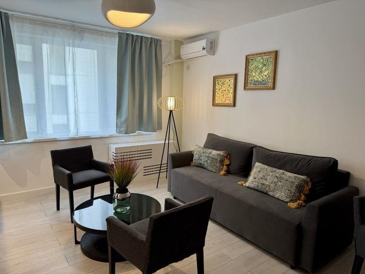 Apartament cu 2 camere semidecomandat, mobilat în Calea Victoriei