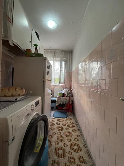 Apartament cu 3 camere nedecomandat, mobilat în Girocului