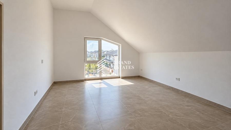Duplex cu 4 camere cu Canalizare în Otopeni