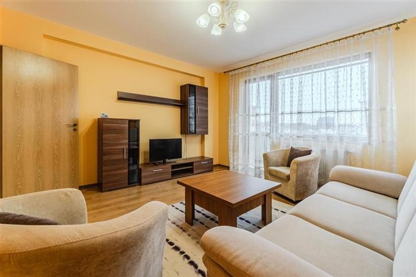Apartament cu 3 camere decomandat, mobilat în Tractorul