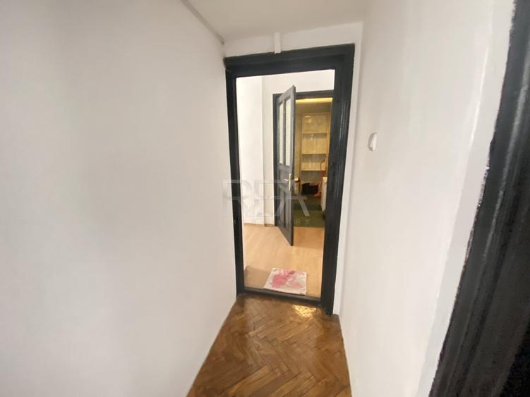Apartament cu 3 camere semidecomandat în Regina Elisabeta