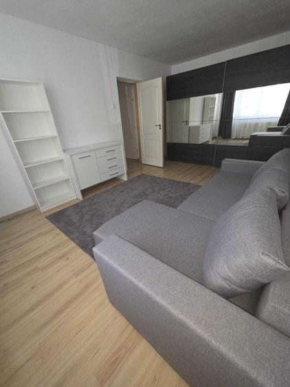 Apartament cu 2 camere semidecomandat în Aleea Carpați