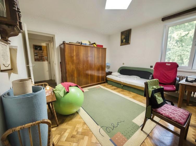 Apartament cu 3 camere semidecomandat în 7 Noiembrie