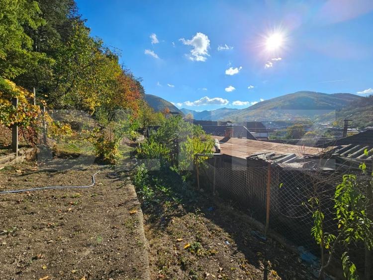 Casă individuală cu 5 camere cu Canalizare în Cugir
