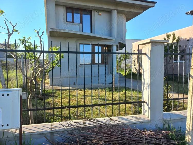 Casă cu 4 camere cu Teren 400 Mp în Ovidiu