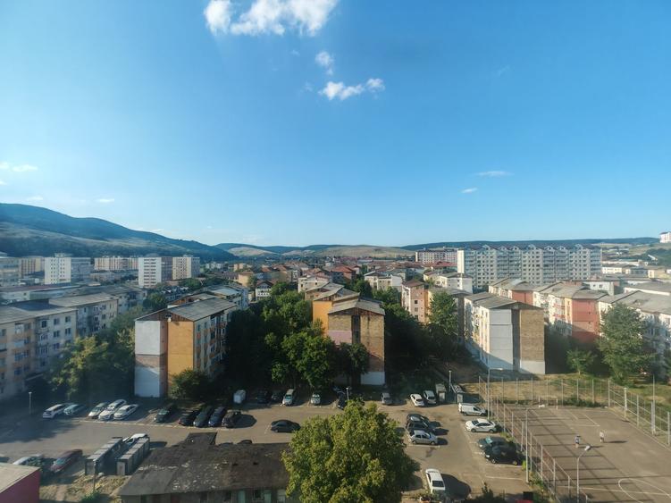 Apartament cu 3 camere semidecomandat în Dărmănești