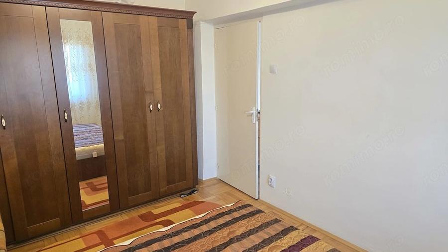 Apartament cu 4 camere semidecomandat în Decebal