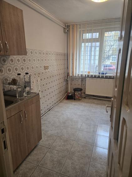 Ap 3 camere spatiu comercial in acte - 7