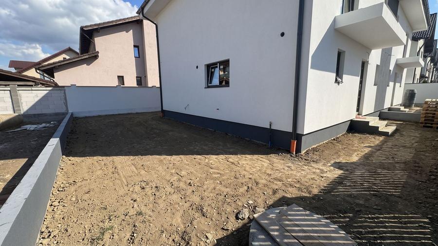 Duplex cu 4 camere cu Canalizare în Șelimbăr