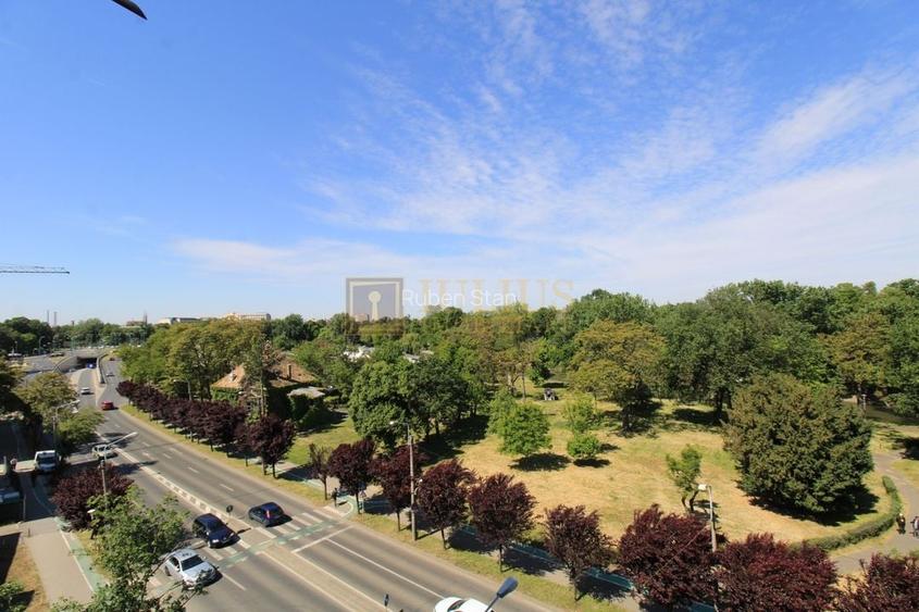 Apartament cu 3 camere semidecomandat, mobilat în Semicentral