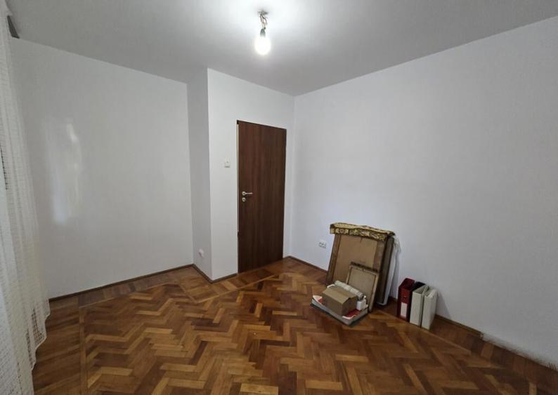 Apartament 3 camere, Nord Complexul Mare, etaj 1 - 10