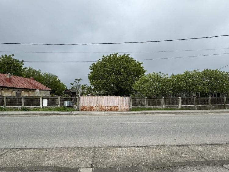 Teren intravilan  3447 mp, cu casa modesta, Desch. 30 m, str. Gr. Alexandrescu - 3