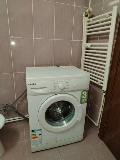 Propr. ofer ptr. inchiriere gars. 35 mp,ptr.minim un an de zile,la 375 E luna,la Eroii Revolutiei - 2