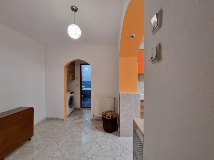 Zona Neagoe Voda- bloc din anul 1989- 2 camere decomandate- etaj 1 - 6