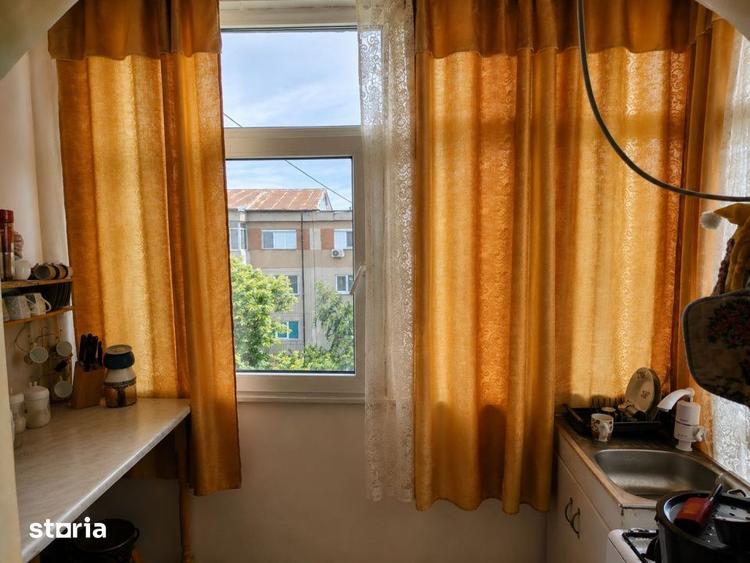 Apartament 3 camere decomandat, 65 mp, 2 balcoane, boxa zona Brazd - 1