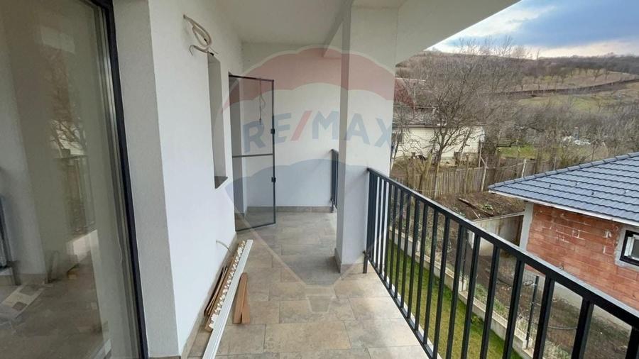 Casă individuală cu 4 dormitoare de vânzare str Planoarelor Dezmir - 12