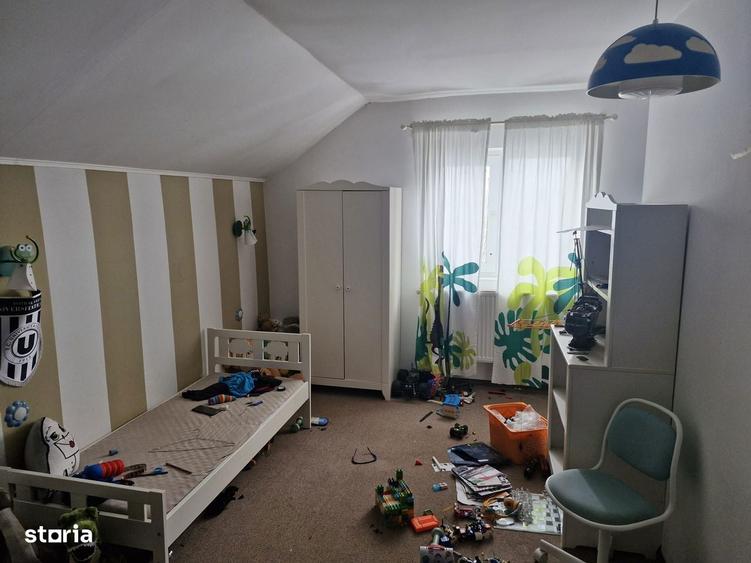 Casa cu mansarda ?i curte, 4 camere, 90.000 EUR - 3