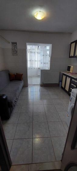 Garsoniera de inchiriat . - 2