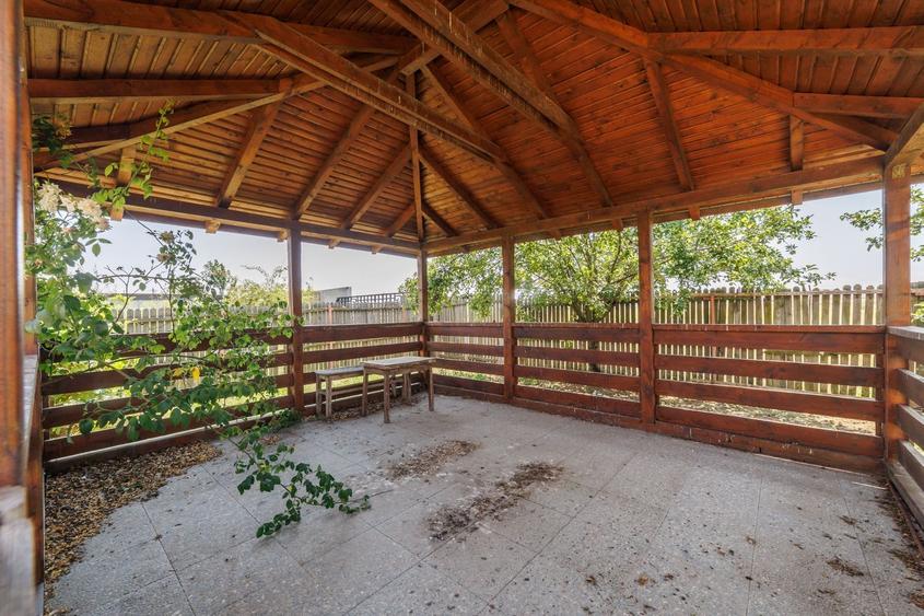 Casă individuală cu 4 camere cu Canalizare în Craiovei