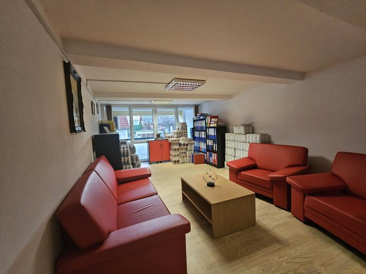 Imobil P+2E+M, cu spațiu comercial, zona Spitalul Județean, comision 0% - 33