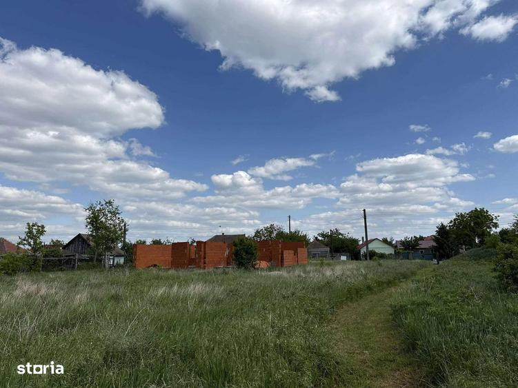 Teren 1907mp, ingradit,40ml frontm cu proiect casa Parter sat Le? - 2