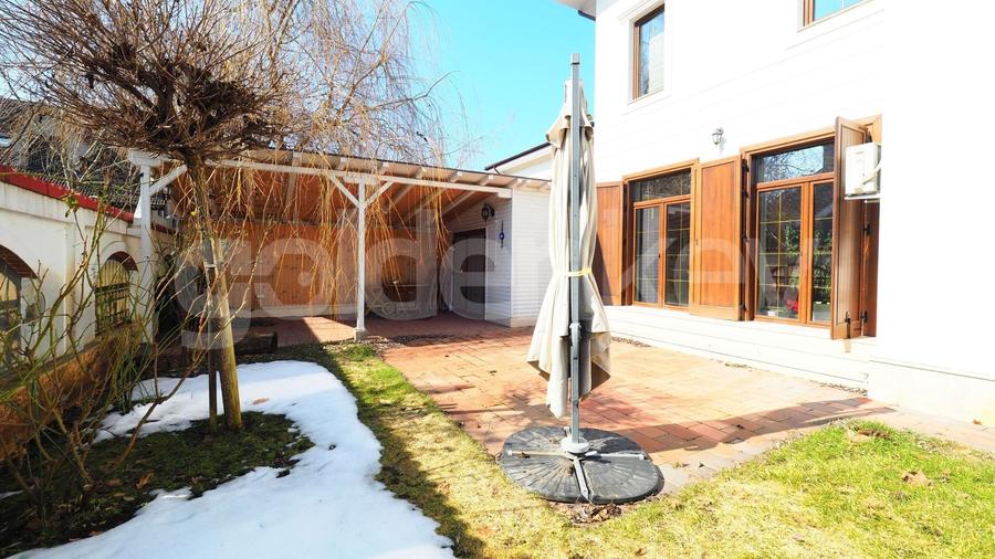 Vila cu finisaje moderne in complex rezidential - 8