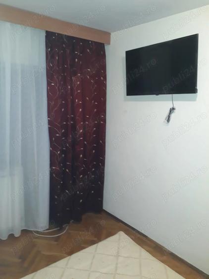 Inchiriez apartament 3 camere - 4
