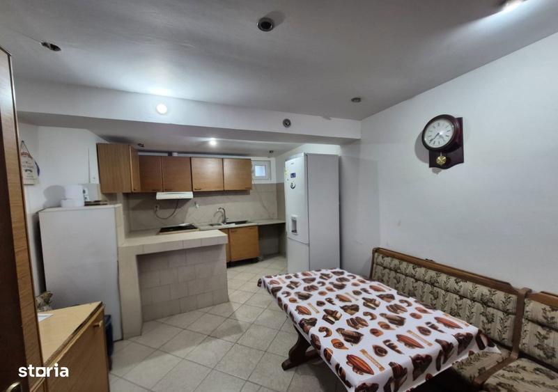 Casa Loc. Santana,25km de Arad, gradina 1933 mp front stradal dublu - 2