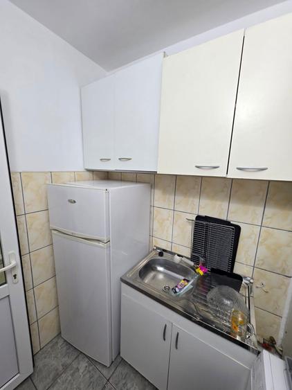 Inchiriez garsoniera - 6