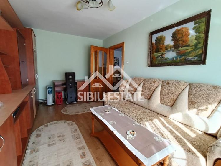 Apartament de vanzare cu 3 camere, decomandat -55 mp. balcon, pivnita - 2