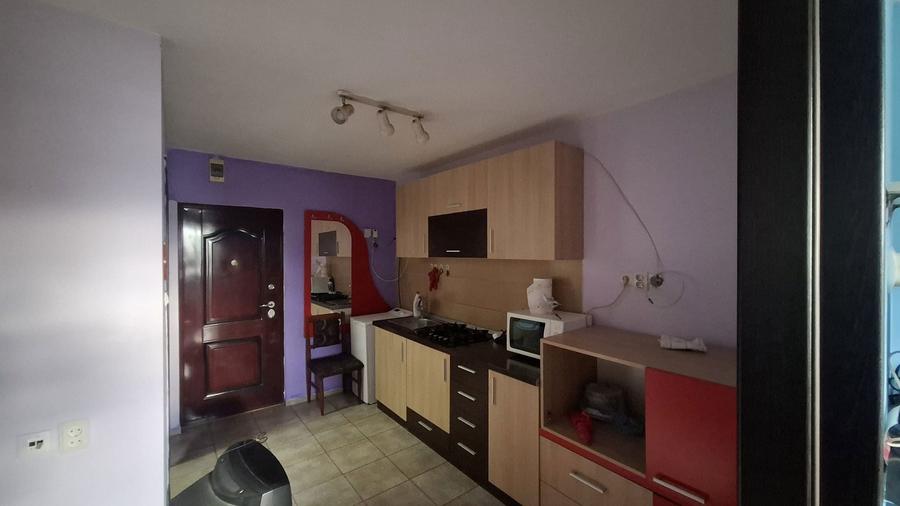 Inchirie garsoniera in Tractoru,langa piata. 1300 lei negociabil - 1