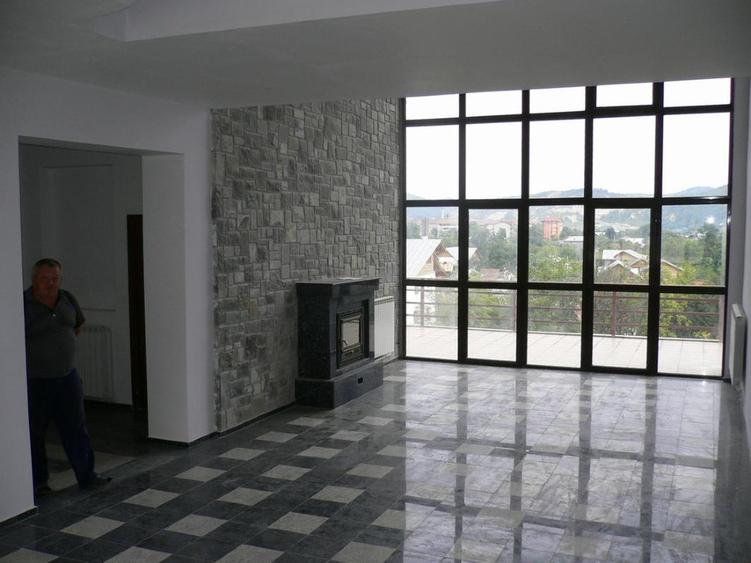 VILA REZIDENTIALA DEOSEBITA in Valenii de Munte - 2