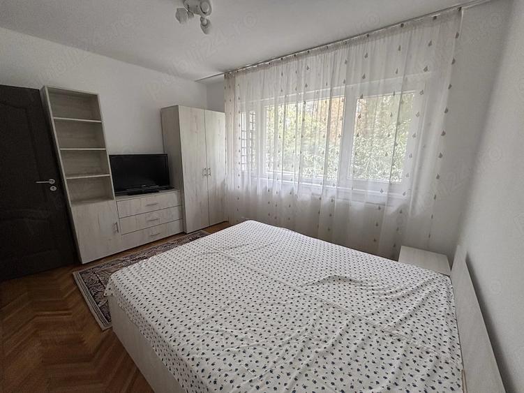 Apartament cu 3 camere semidecomandat în Central