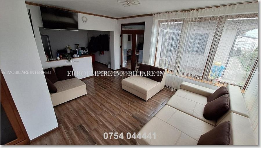 Vila+casa de vanzare zona Km 5 - 10