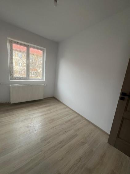 Apartament 4 camere,Dacia,et.3 - 7