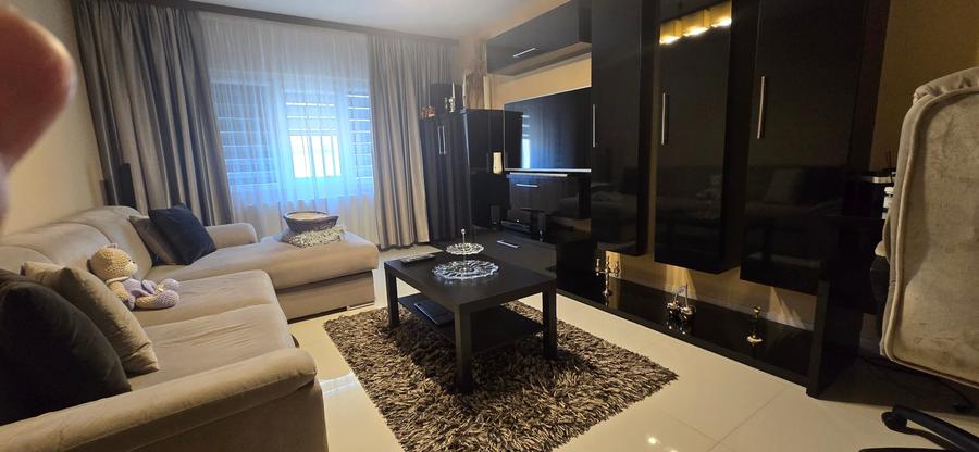 Etaj2, zona Spitalului județean,  micro 6 Târgoviște, vânzare apartament 2camere - 4
