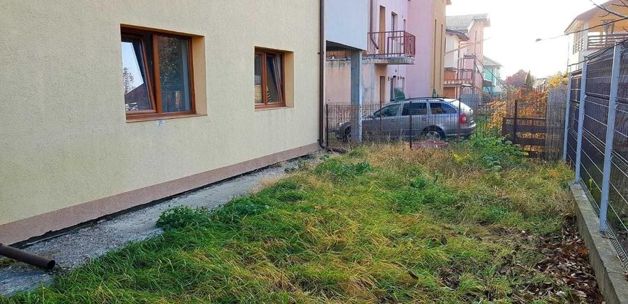 Apartament cu 3 camere decomandat în Valea Adâncă