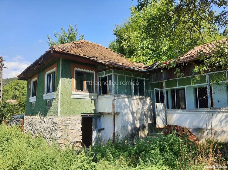 Casa veche de vanzare