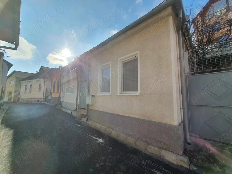 Casă cu 2 camere cu Teren 75 Mp în Centrul Istoric