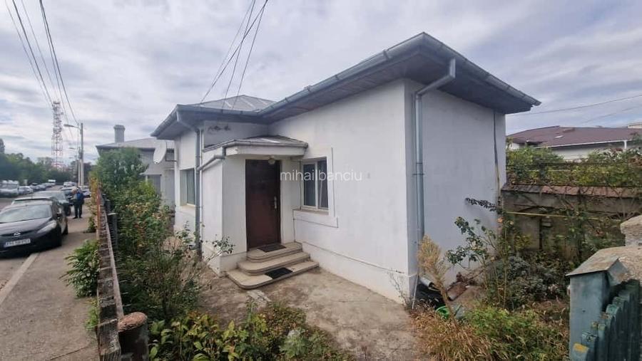 Casa 5 camere + Beci + Garaj 2 masini + Curte fata + Curte spate - Teren pe colt
