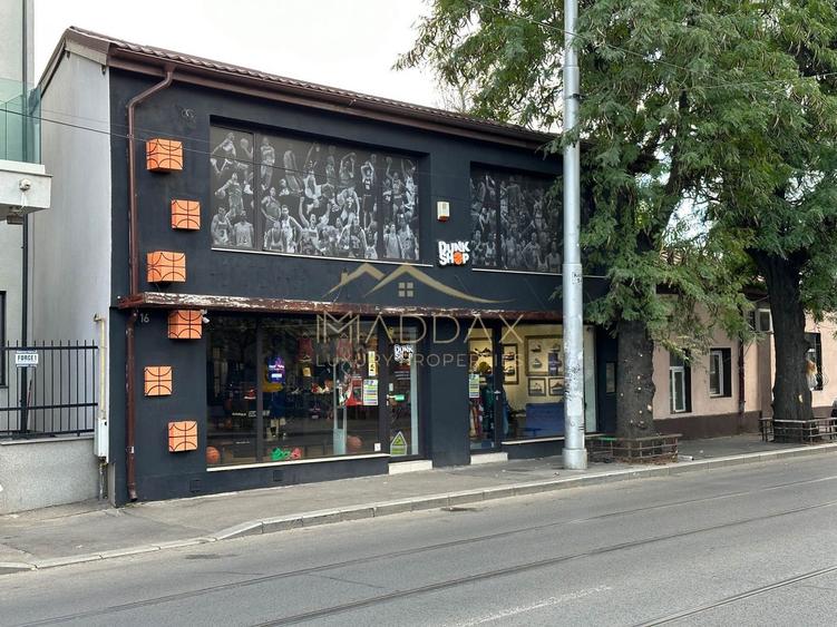 Spatiu Comercial *180mp* // 2 parking spaces // Stefan Cel Mare - 15